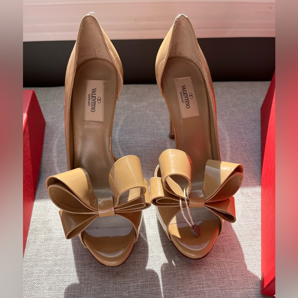 Valentino bow peep toe beige